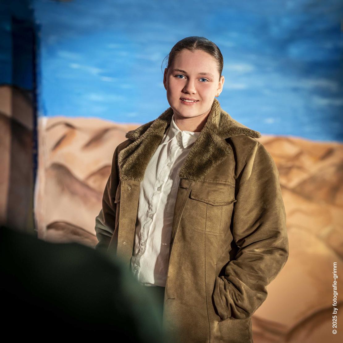 Elisa Huwe als junger Pilot