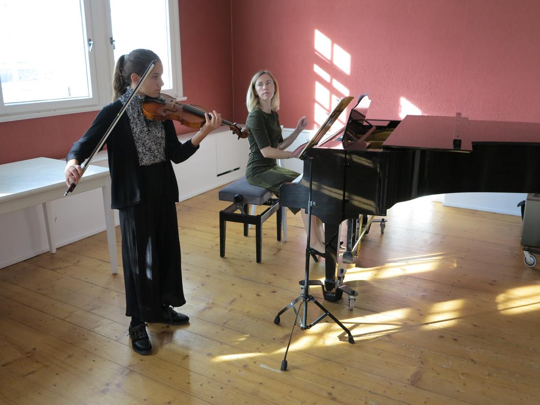 Sona an der Violine